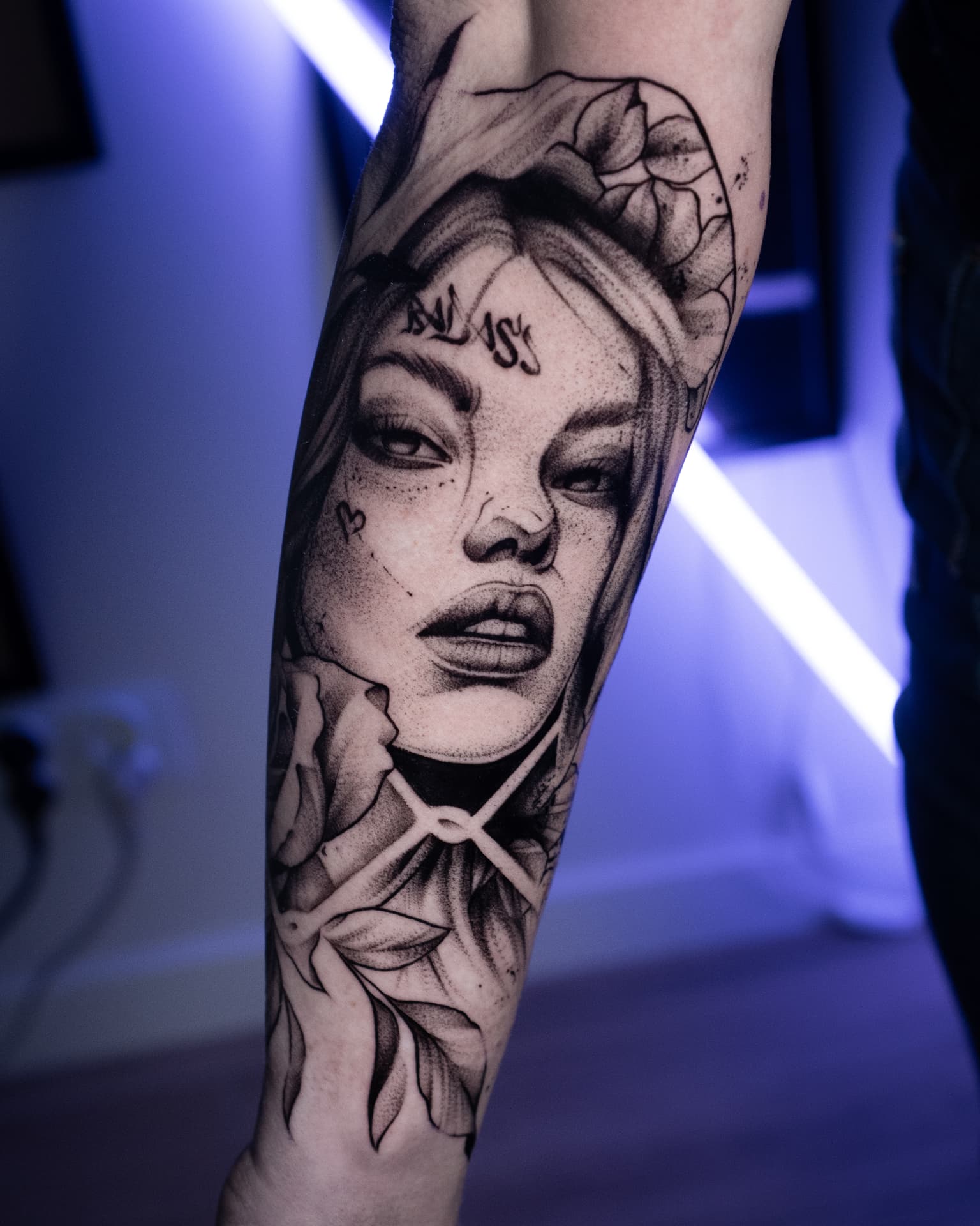 Tatuaż — Twarz kobieca w wersji Bad Girl